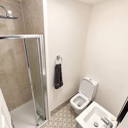 1 Main St - 20 Steps From Everything Carrick on Shannon